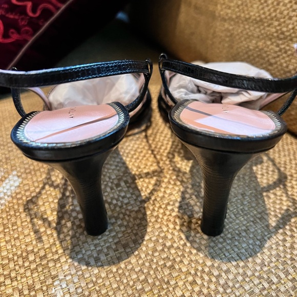 NIB Antonio Melani Black Strappy Sandals l 8.5 - Picture 2 of 4